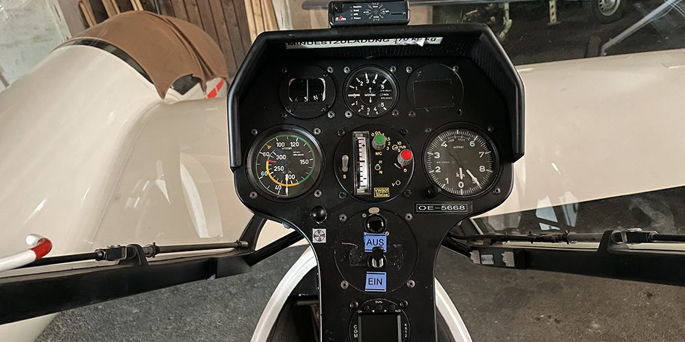 OE-5668_Cockpit