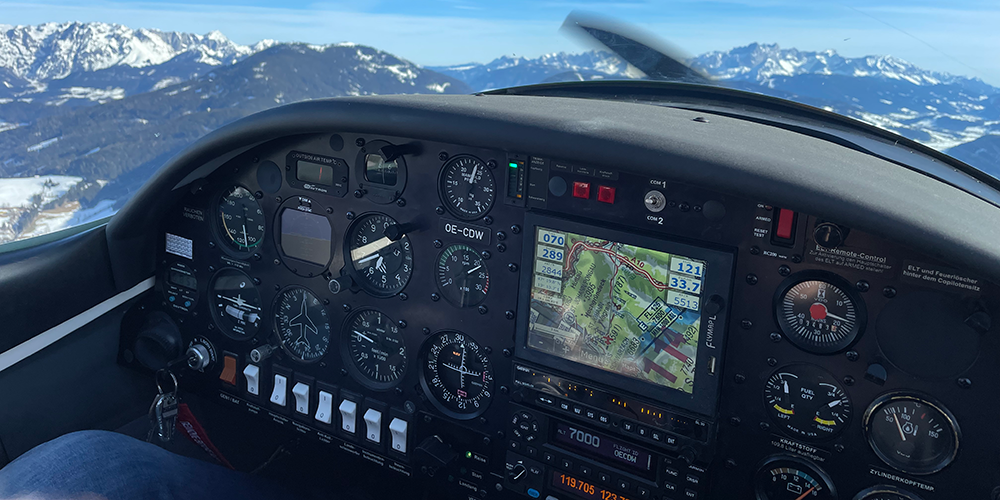 OE-CDW-cockpit-flug